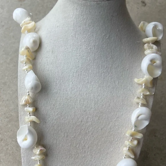 Vintage 1970s Shell Necklace Lei - Rare LARGE Round Shells Hawaiian Wedding